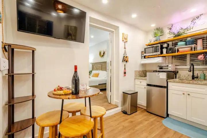 Stunning Little Havana Close To Airport, Calle Ocho, Brickell, Wynwood And The Beaches - Free Parking Apartamento